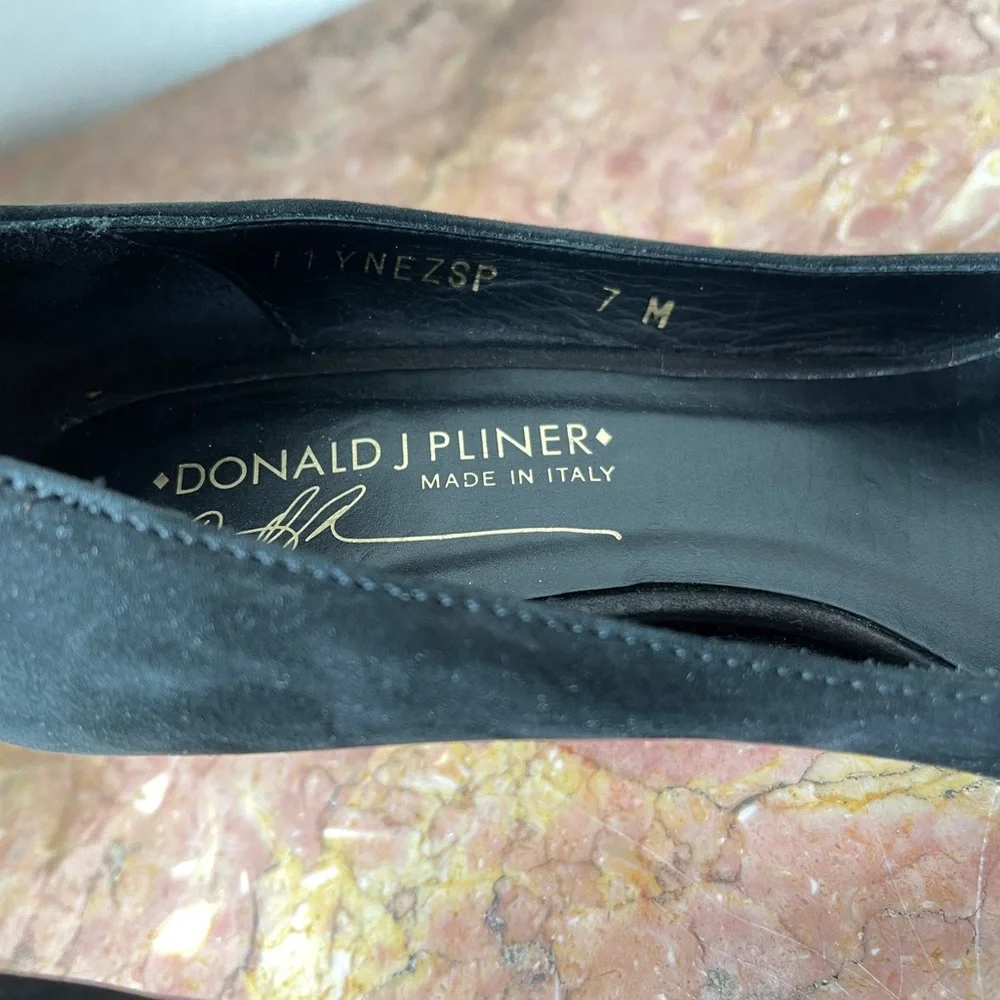 Donald J Pliner Black Suede Floral Heels 7 Medium Good Condition